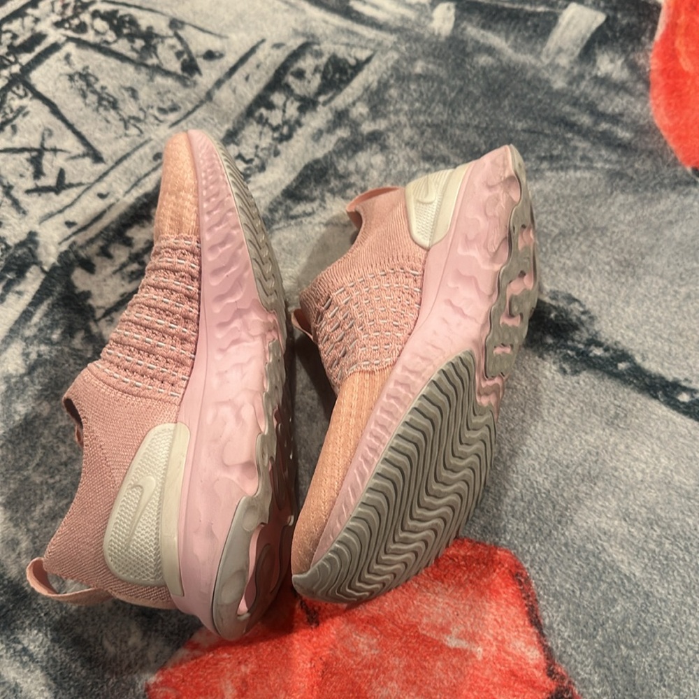 Nike - Picture 5 of 5